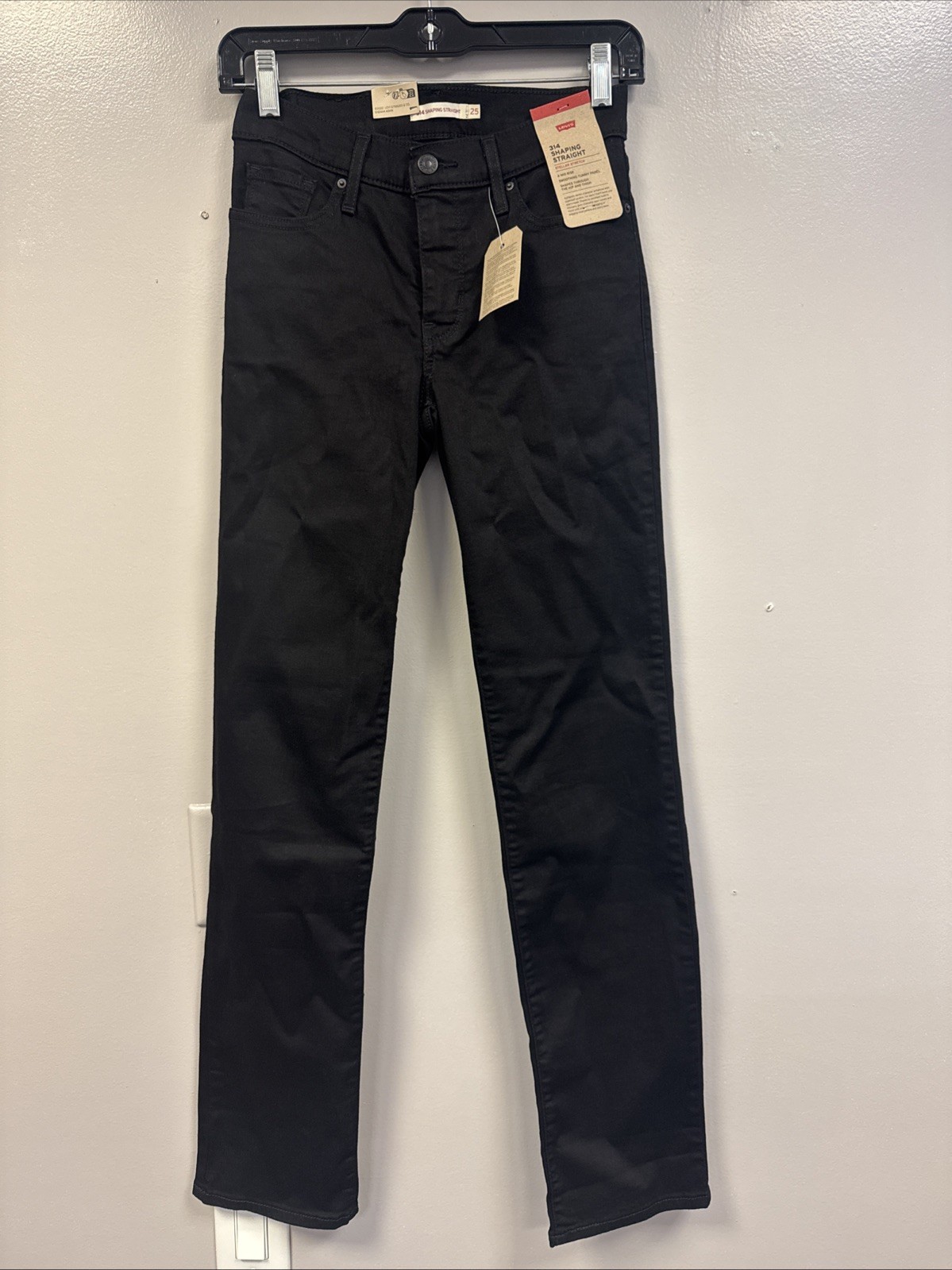 NWT Levi’s Women’s Denim 314 Shaping Straight Jeans Size 25×32 Black