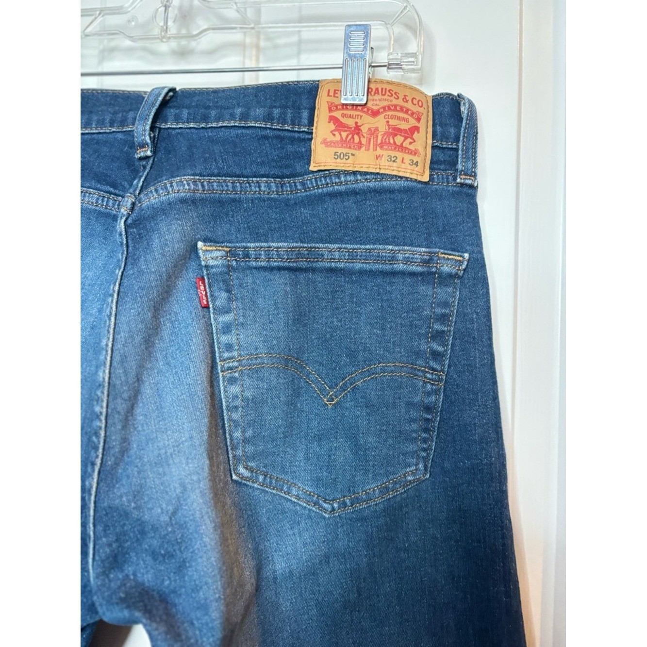 EUC Levi’s 505 Men’s Classic Straight Leg Jeans in Deep Blue Wash size 32×34