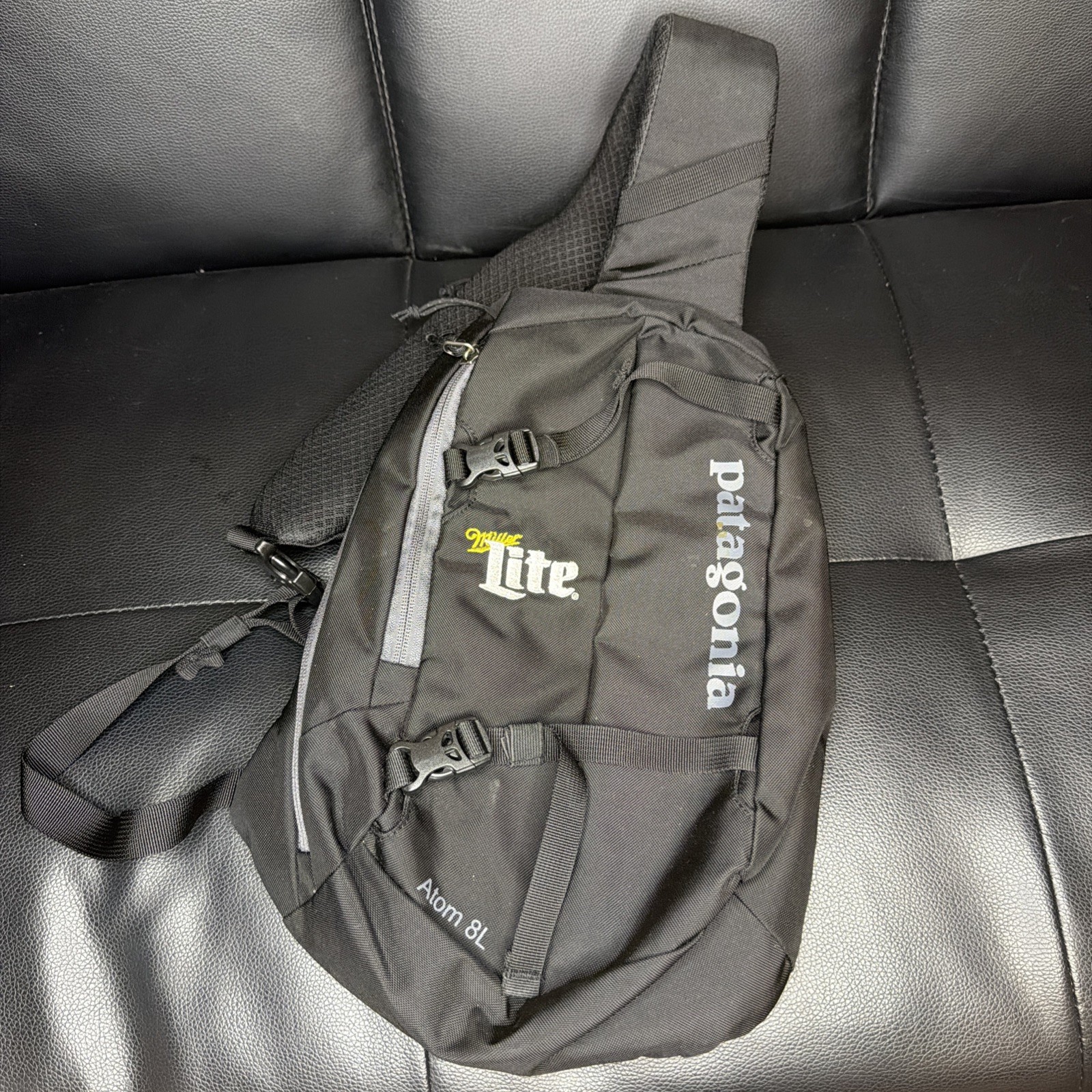 Patagonia Atom 8L Sling Crossbody Bag Hiking Day Pack Black Very Good Adjustable