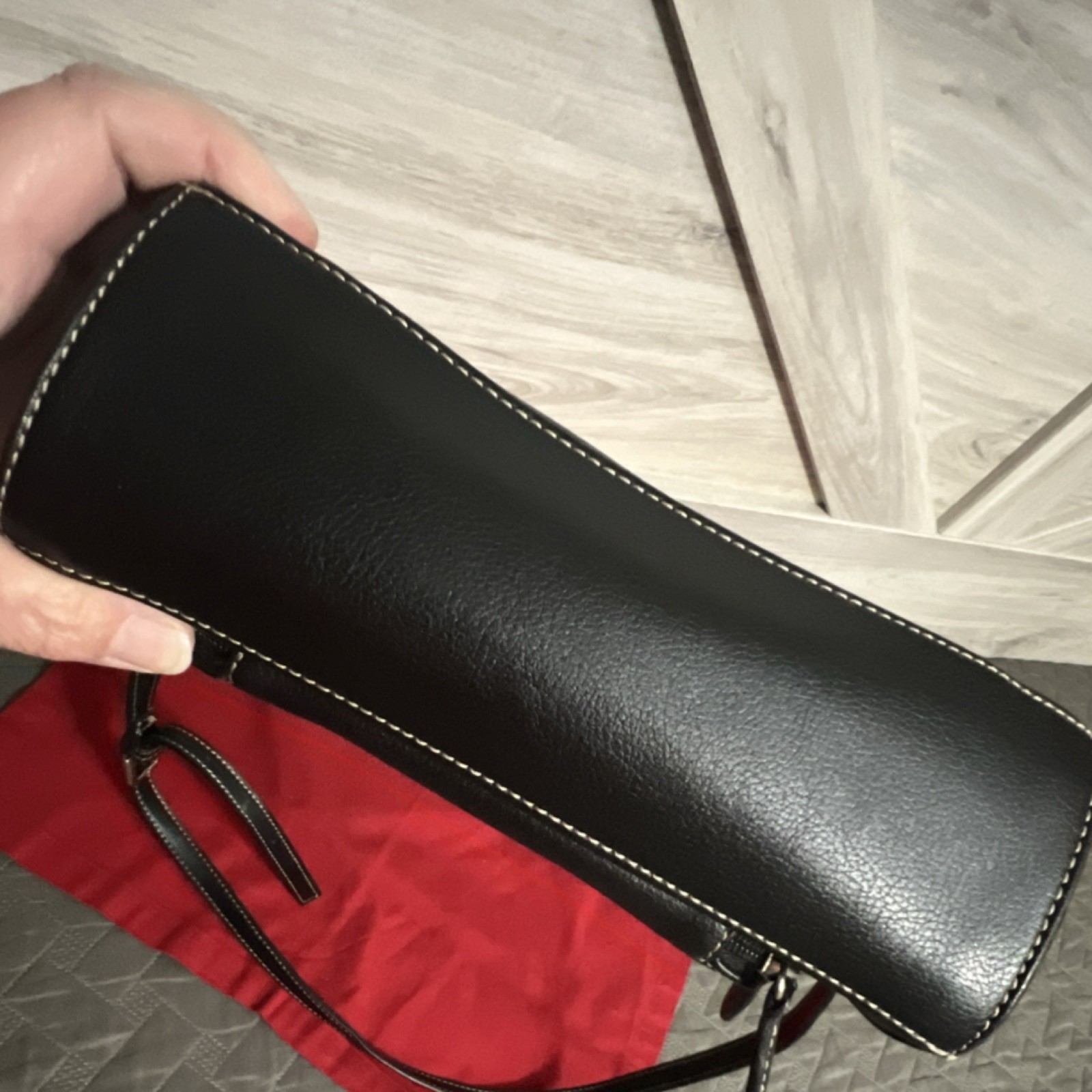 Liz Claiborne Black Shoulder Bag Contrast Stitching Logo Plate Red Lining Women