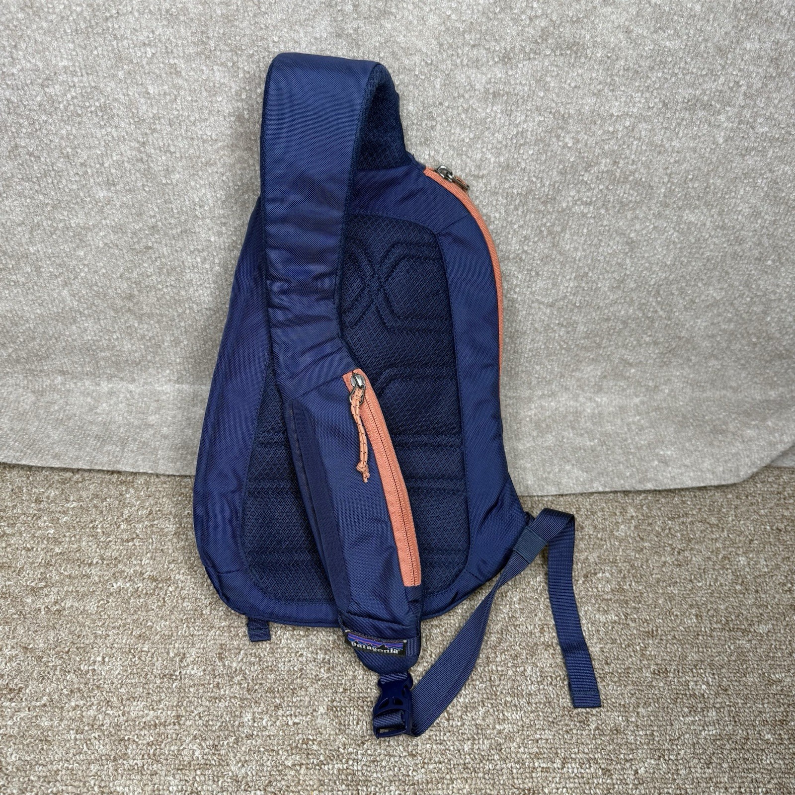 Patagonia Atom 8L Sling Bag One Size Pink Blue Outdoor Hiking Running