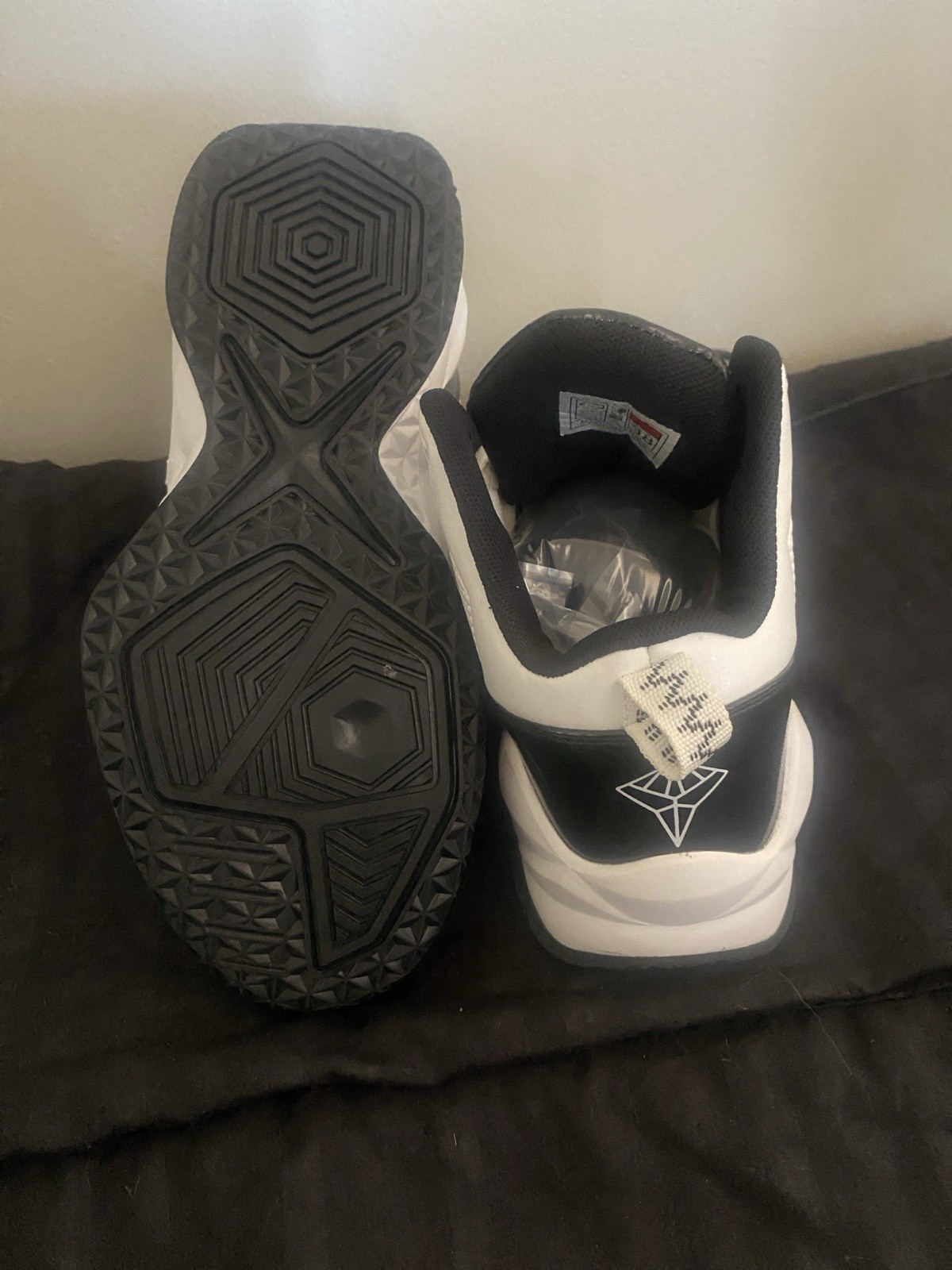 Shaq Mid Top Colorblock Lace-Up Basketball Sneakers White Black Men’s