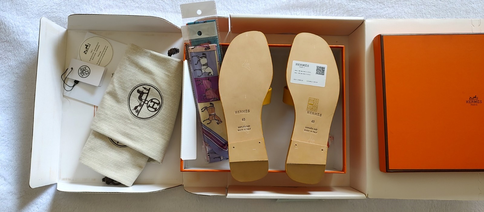 New Authentic Yellow Hermès Oran Leather Women’s Sandals 9.5 US / 40 EU / 7.5 UK