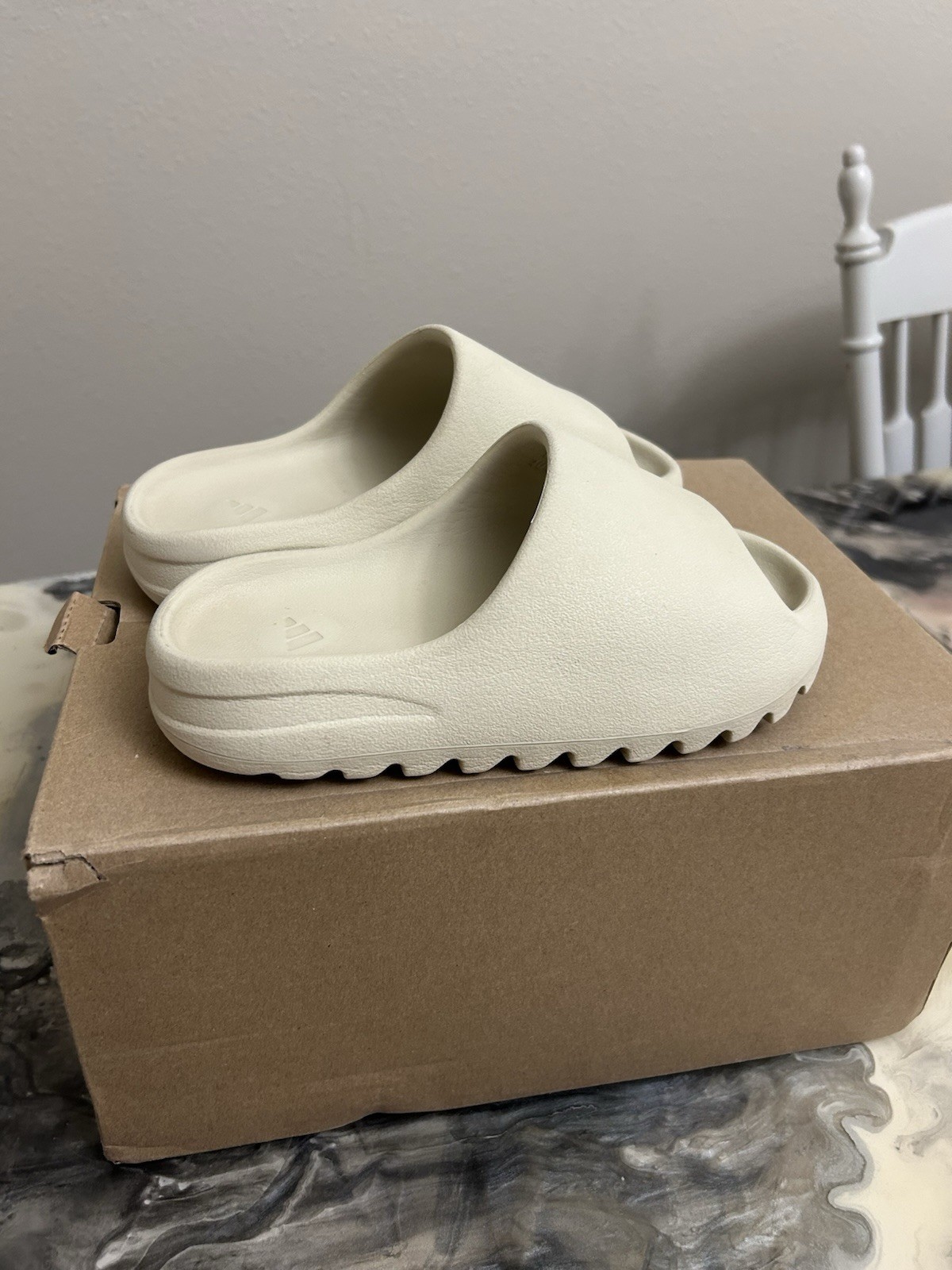 adidas Yeezy YZY Slide Bone Beige Men’s US 4/Women’s 5.5 Slip-On Sandal FZ5897