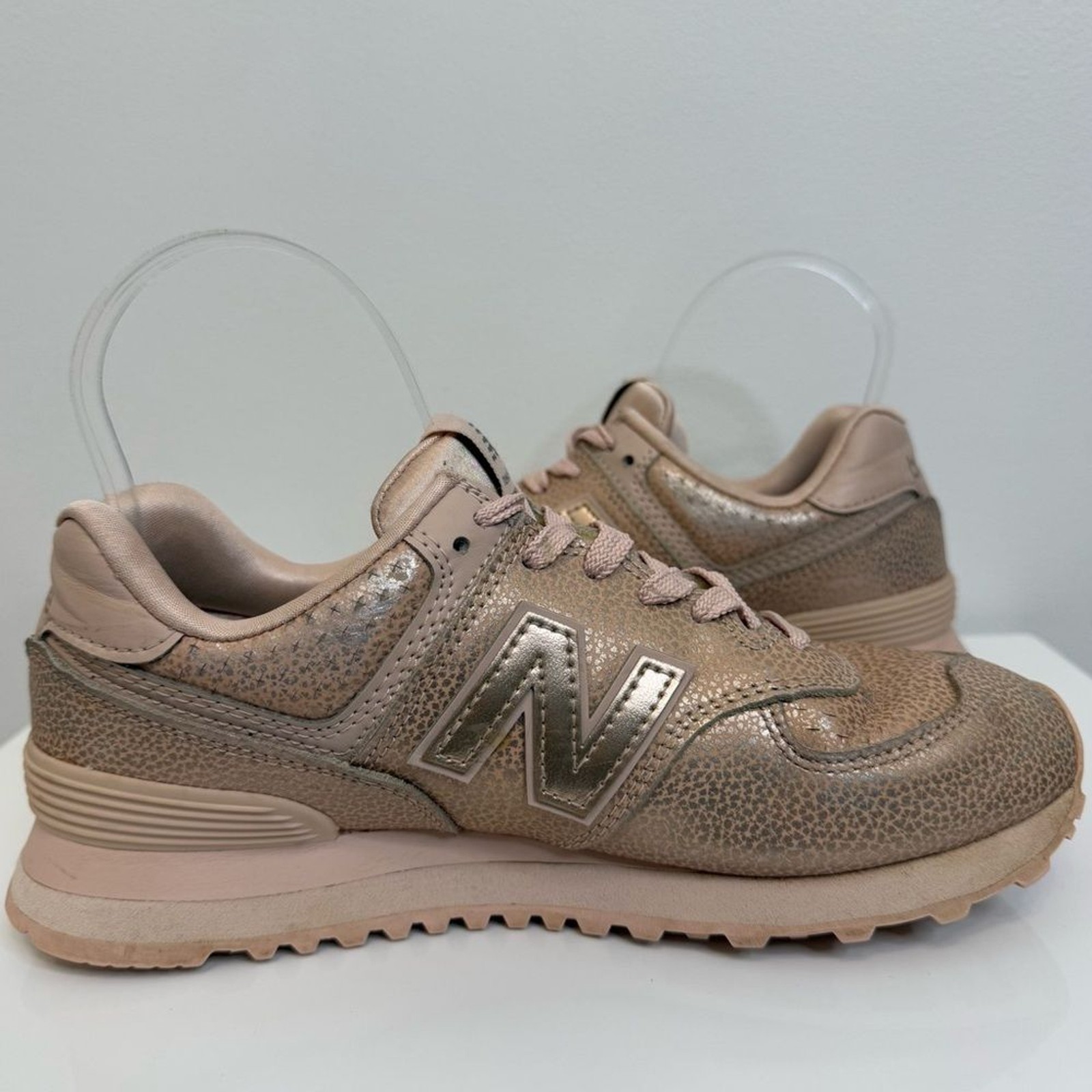 New Balance 574 Pebbled Metallic Leather Sneaker Women’s Sz 7.5 Pink Rose Gold