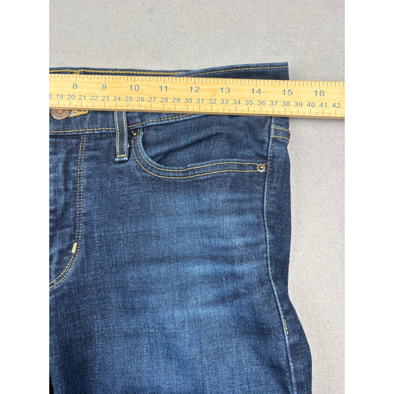 Levis 314 Shaping Straight Jeans Womens 29 Straight Leg