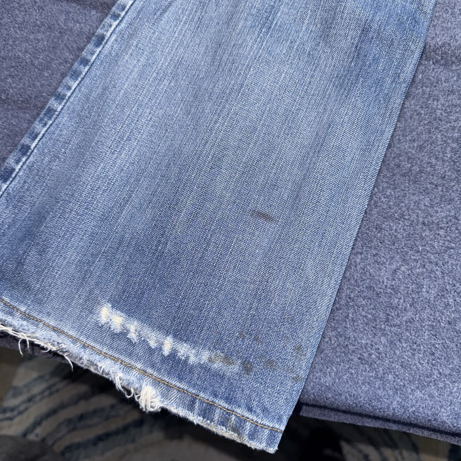 Y2K Vintage Distressed Levi’s 527 Low Boot Cut Men’s Jeans Medium Wash 32×34