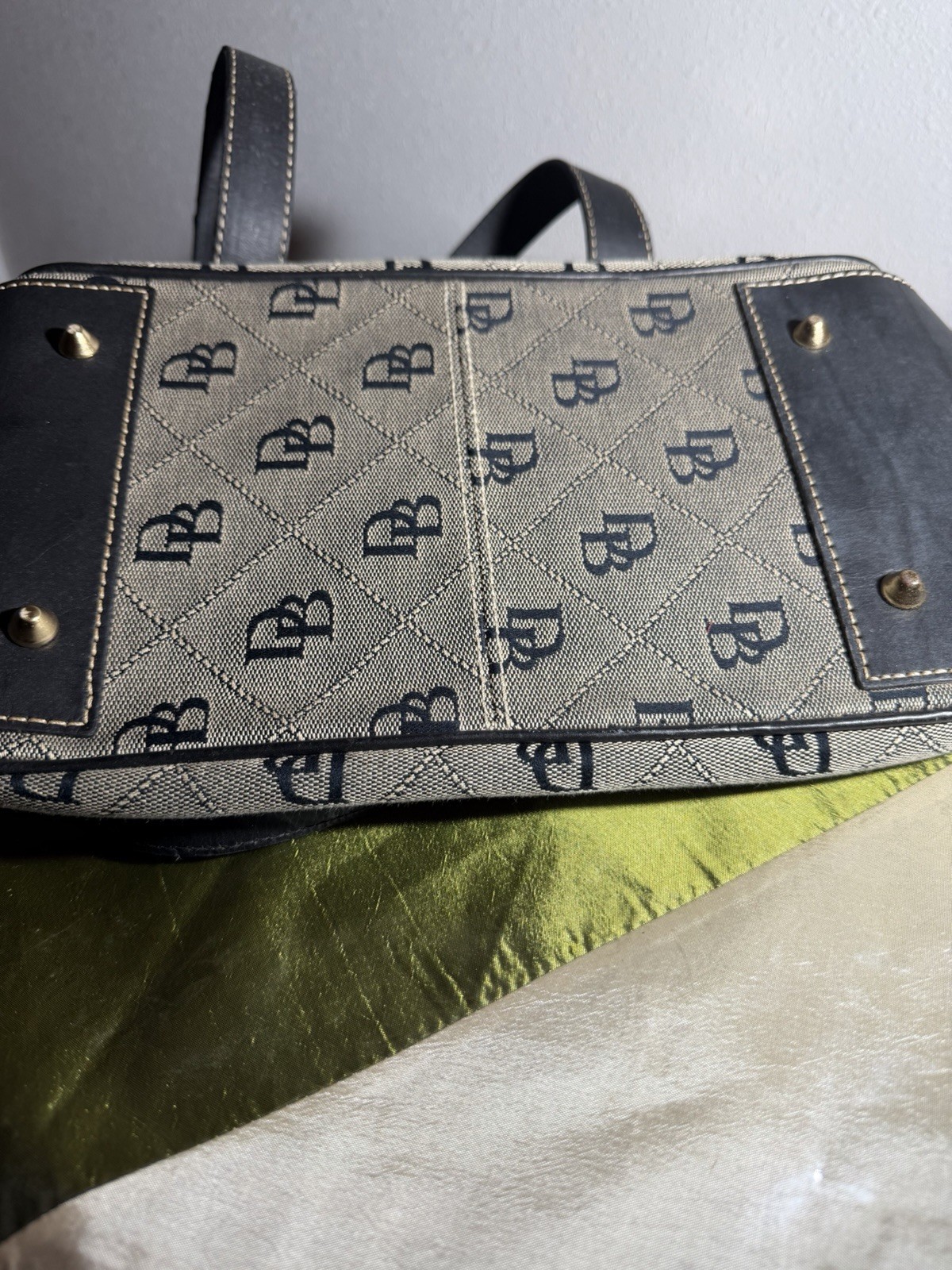 Dooney & Bourke Women’s Beige/Navy Logo Tote Zip Gold Pink Lined