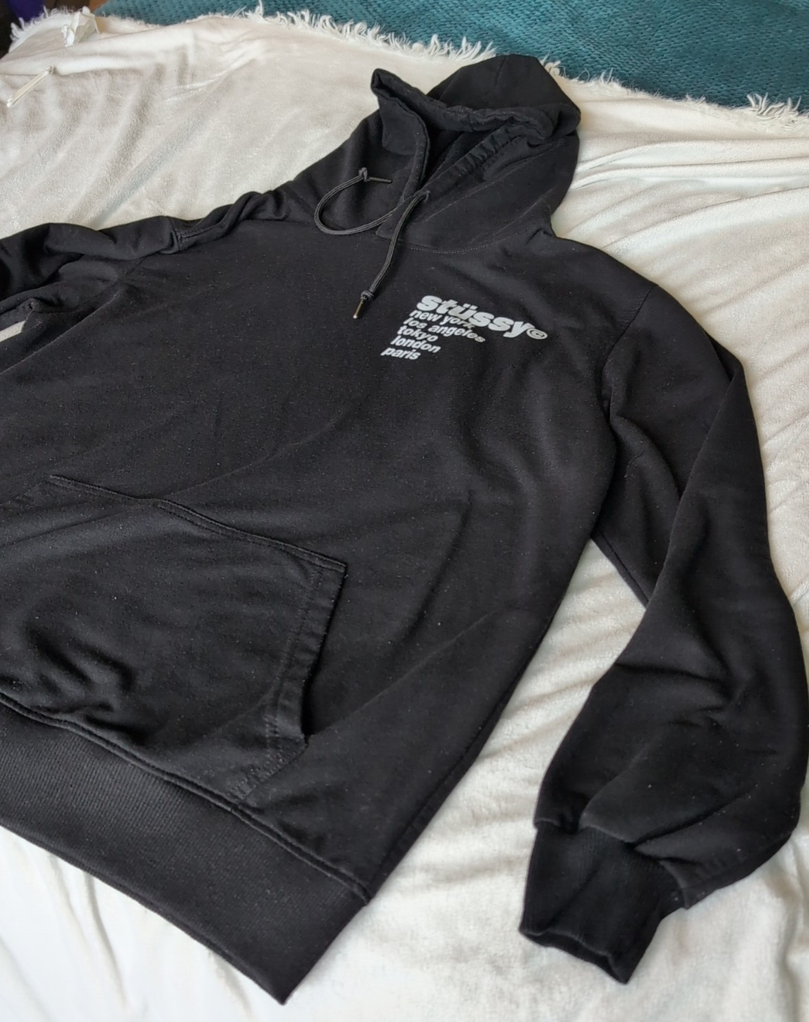 Authentic Stüssy “Strawberry” Graphic Pullover Hoodie (Spring/Summer 2022) Large