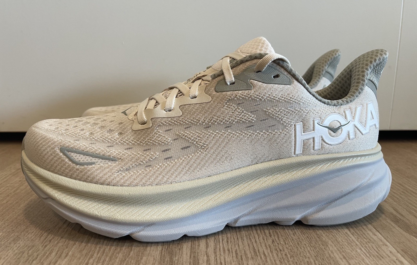 New Hoka Clifton 9 Running / Walking Shoes Men’s Size 9 – Oat Milk/Barley