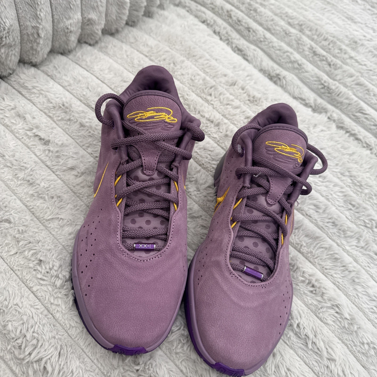 Nike LeBron 21 Mens Size 10 Purple Gold Athletic Basketball Shoes Sneakers