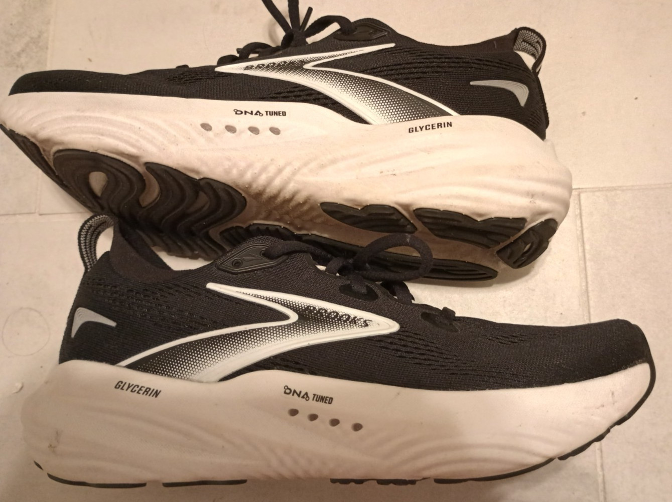 Size 8 – Brooks Glycerin GTS 22 Black Grey White Women’s Gently Used