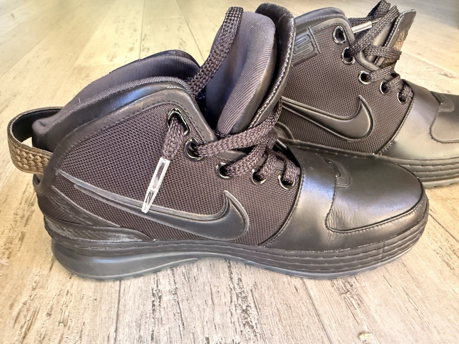 RARE promo sample: Nike Zoom LeBron Size 8 Black Leather Worn Once