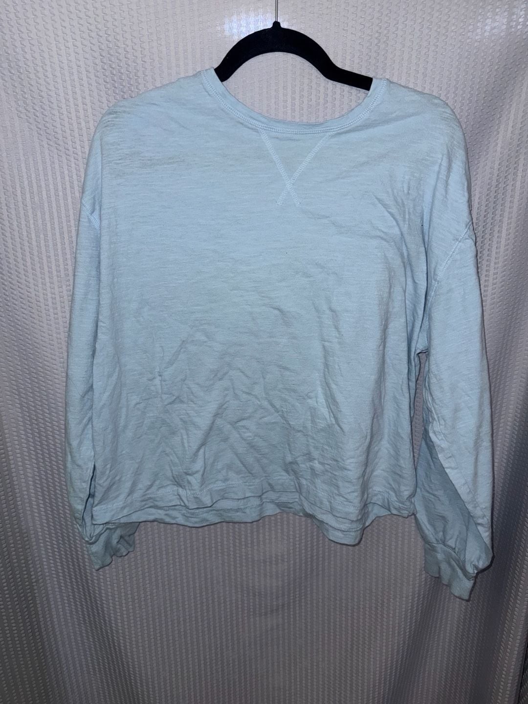 Universal Thread Women’s Light Blue Crew Neck Long Sleeve Pullover