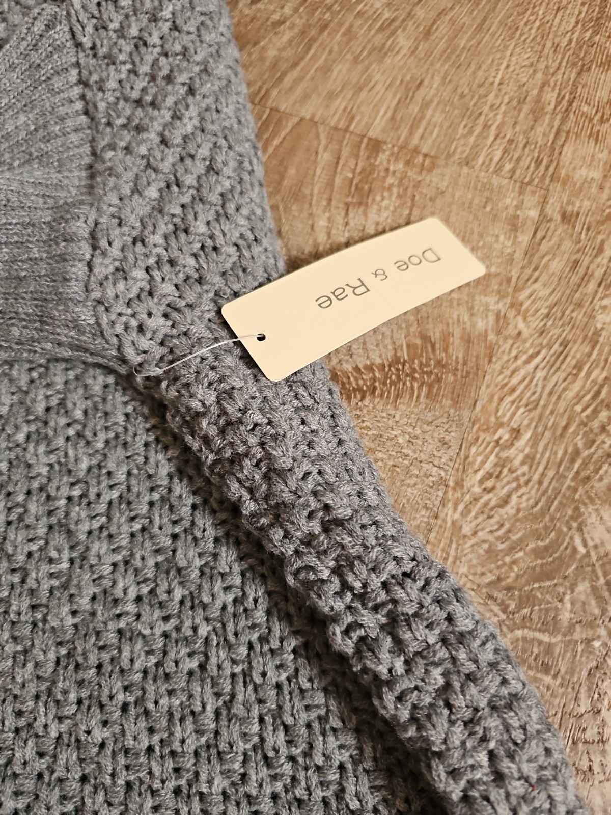 Doe & Rae Women’s Size S Slouch Contrast Cable Knit Gray Cowel Neck Sweater *NWT