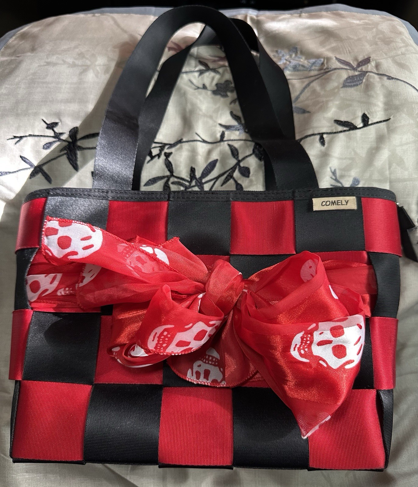 Comely Seatbelt Handbag Black & Red Woven Shoulder Bag Purse Custom Skull Scarf