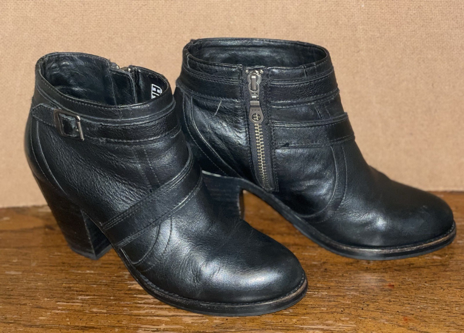 Ariat 450003278 Size 36.5M / US 6B Women’s Black Leather Zip Side Bootie Shoes