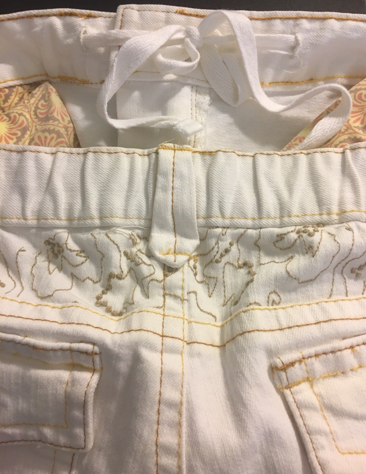 Old Navy MATERNITY Cropped Jeans Sz-10 White Embroidered Stretch No Panel NEW