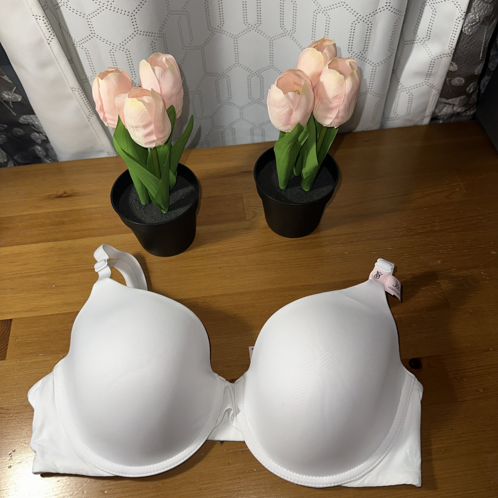 Victoria Secret White Lighty Lined 36D Body By Victoria Perfect Shape Push Bra