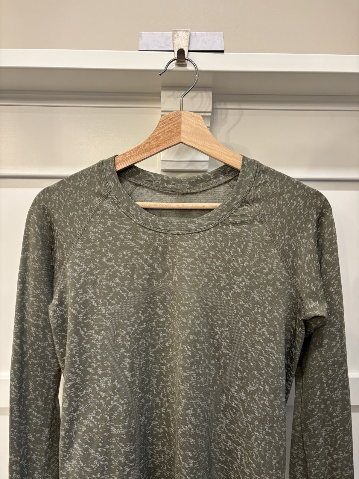 Lululemon Women’s Swiftly Tech Long Sleeve 2.0 Shirt Olive Green – Size 8