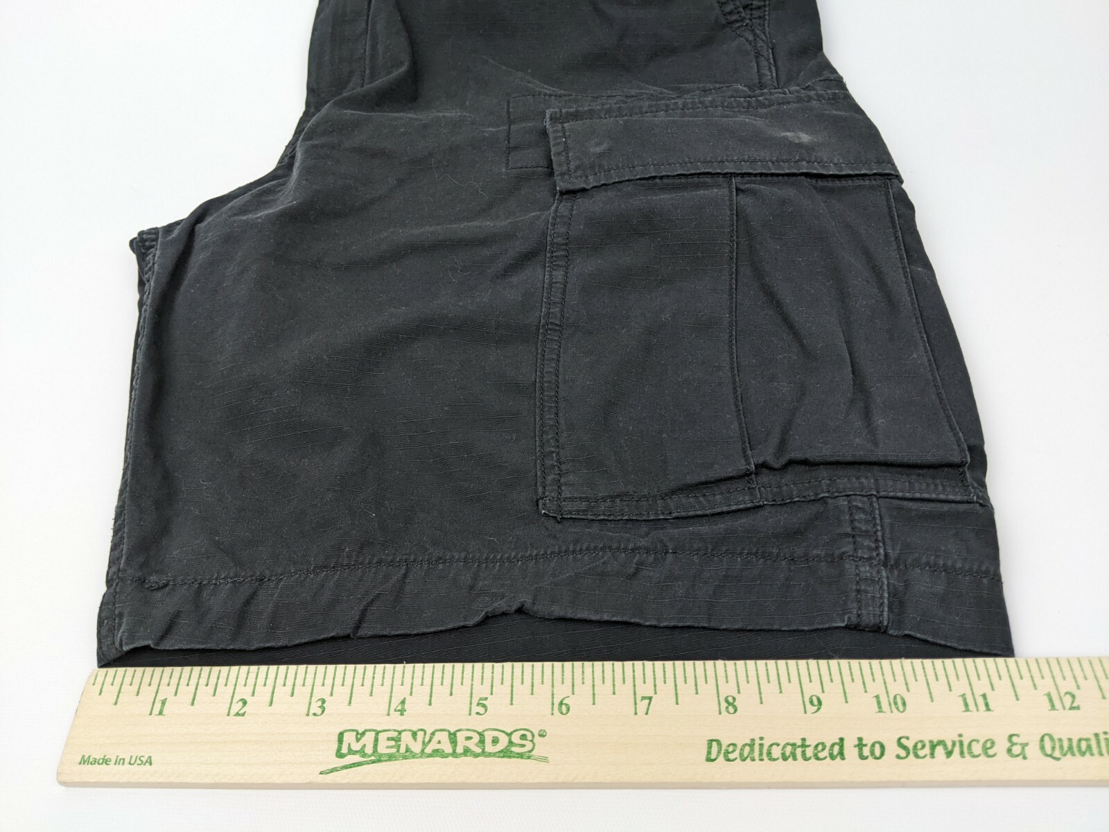LEVI’S WHITE TAB BLACK REGUAR FIT CARGO SHORTS, MEN’S SIZE 36