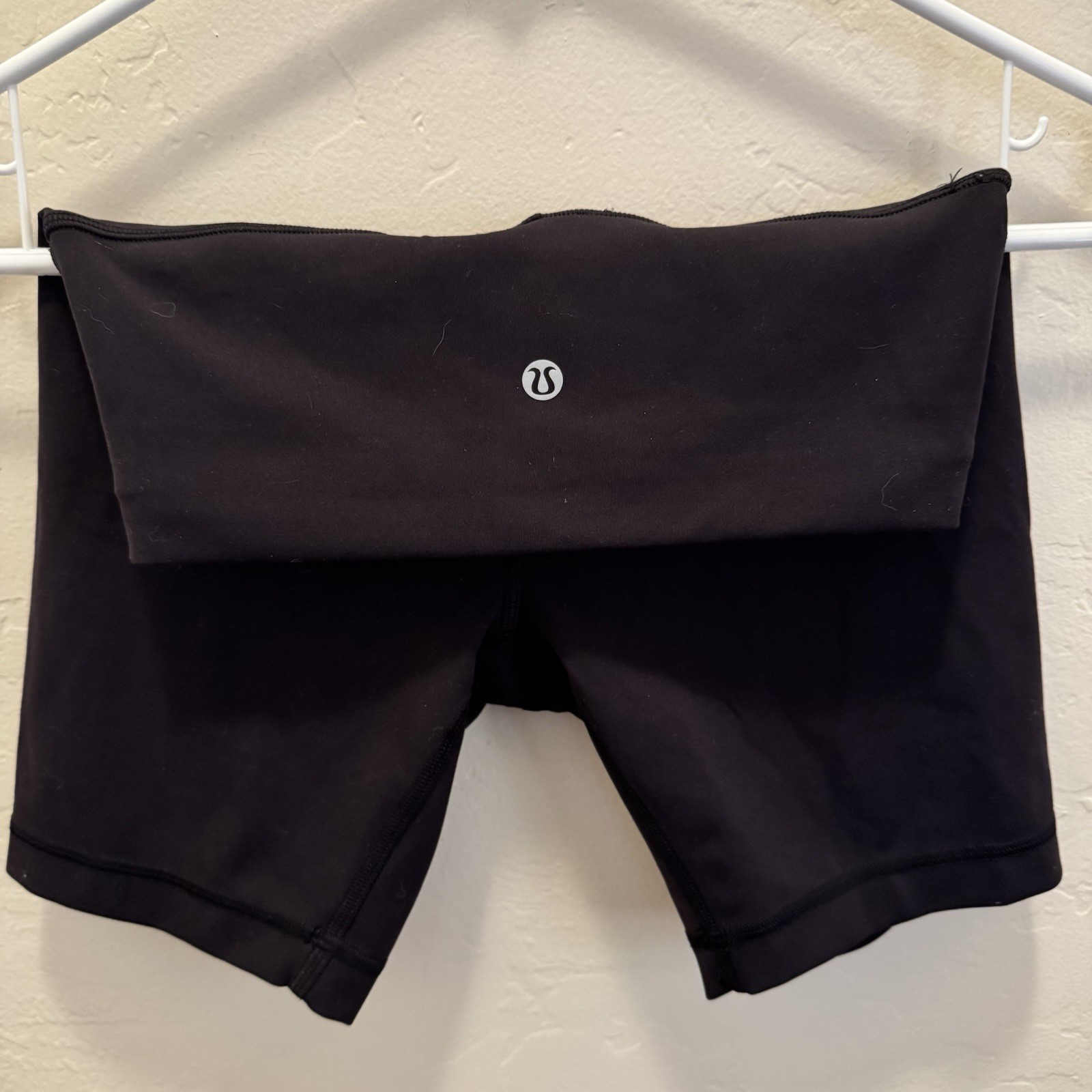 Lululemon Women’s Black Shorts Logo Short (Inseam 6 inches) Size 6