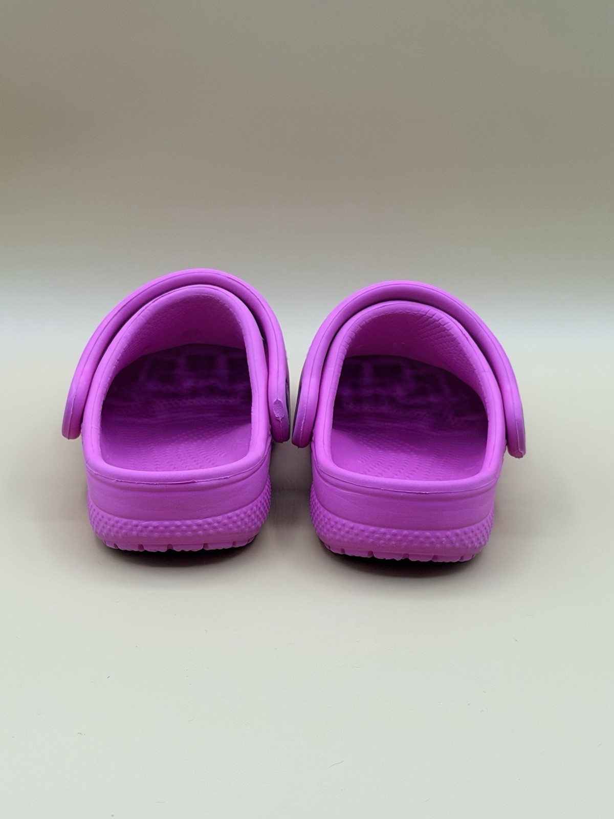 Crocs Classic Clog Unisex Kids Purple Size 5C Slip-On Rubber Clogs