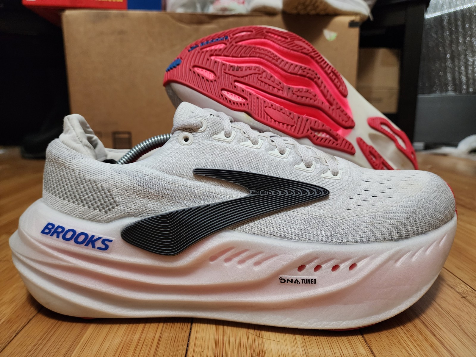 Brooks Glycerin Max 1204361B118 White Pink Running Shoes Cushion Womens Size 10