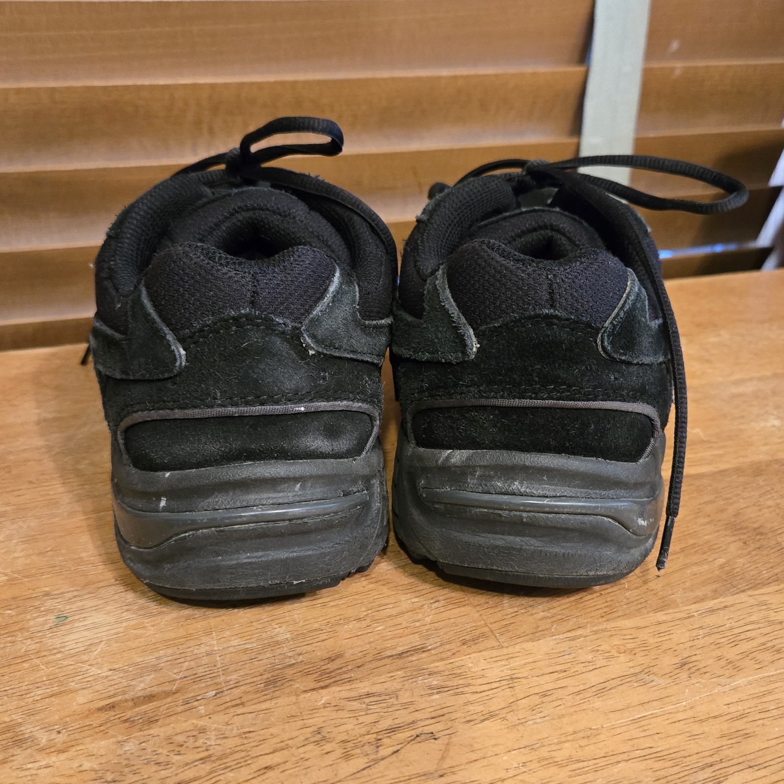 Vionic 23Walk Women’s Black Suede Athletic Walking Shoe Size 9 WIDE Lace-Up