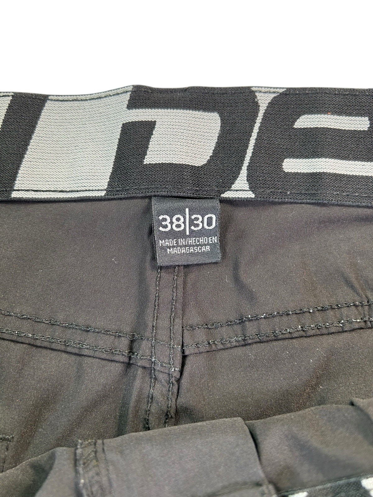 Men’s Denali Black Pants 38W Regular Fit Flat Front Golf Gorpcore Workwear