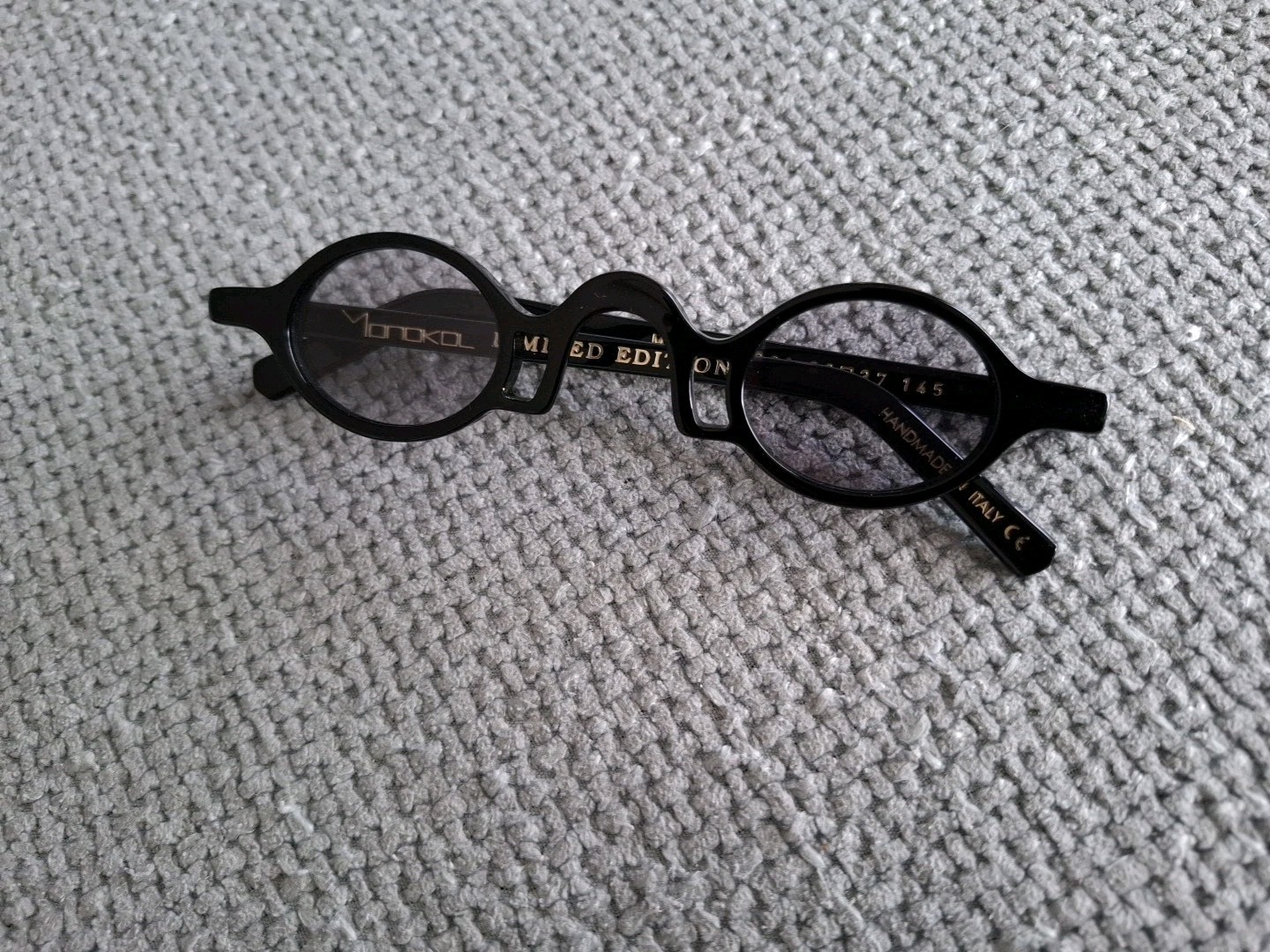 Monokol Oval Minimal Sunglasses MK200 C01 COLOR Shinny Black Gray Lenses 38-37