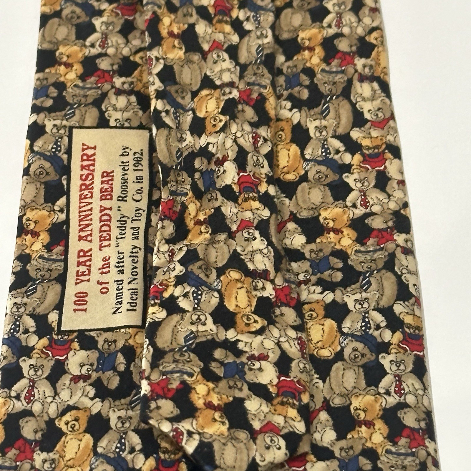 Museum Artifacts Tie Necktie Teddy Bear 100 Year Anniv. 2002 Approx. 59″ x 3.75″