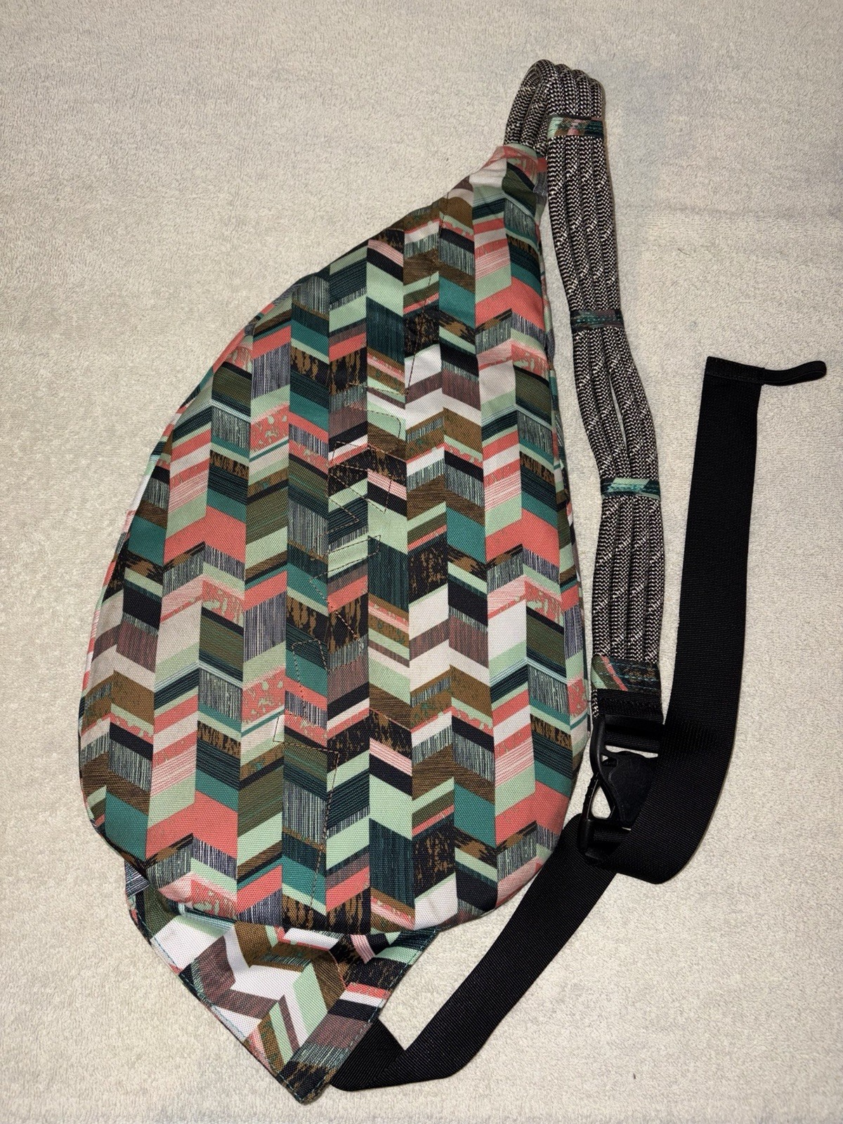 KAVU Multicolor Geometric Sling Bag Adjustable Crossbody Rope Strap Zip Closure