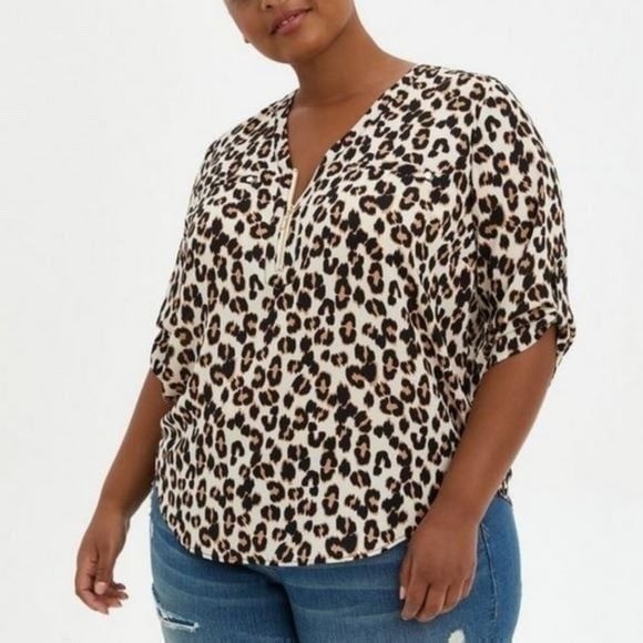 Torrid Harper Leopard Blouse 1X 14/16 1/4 Zip Georgette 3/4 Roll Tab Sleeve Top