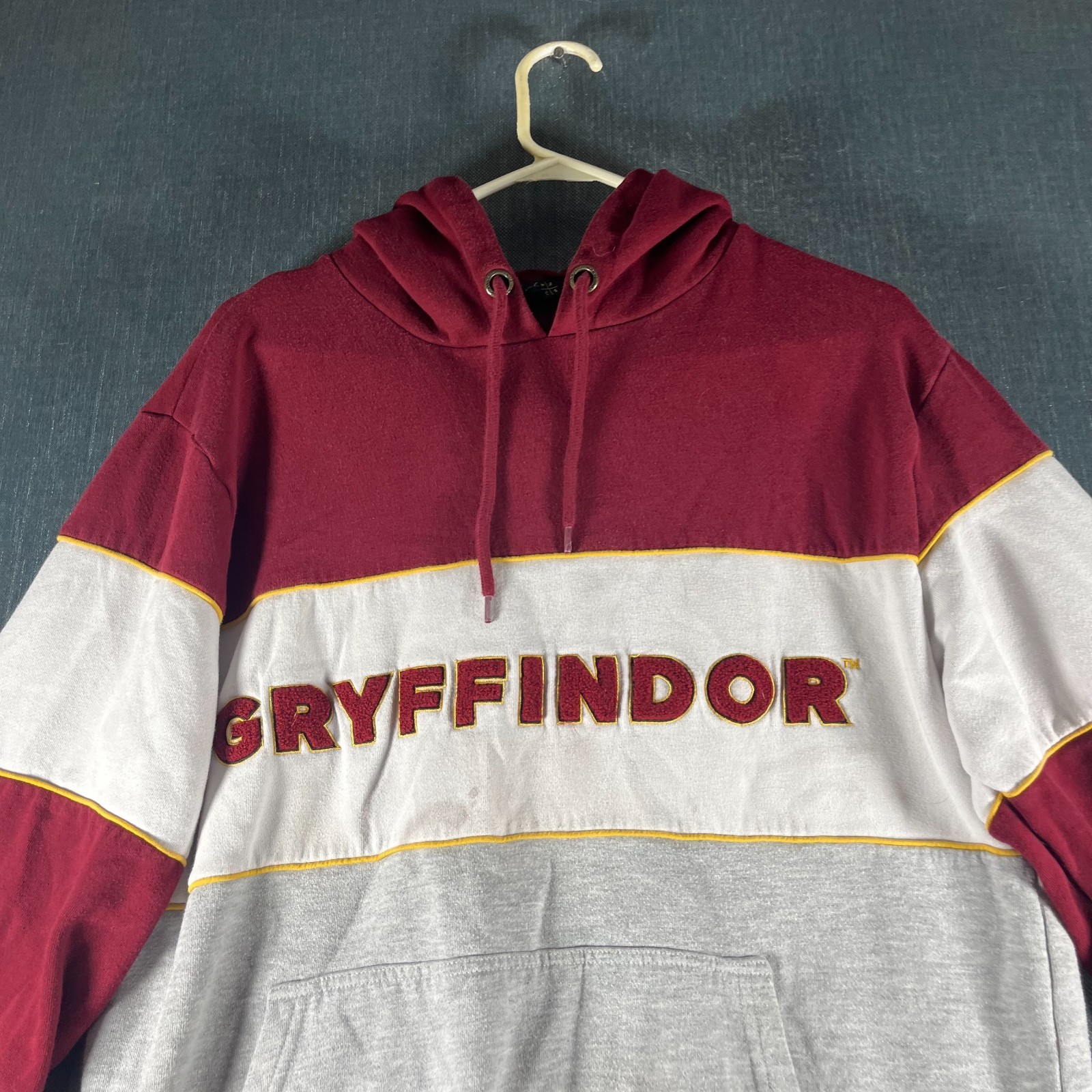 Harry Potter Men’s Hoodie Size M Red Colorblock GRYFFINDOR Sweatshirt