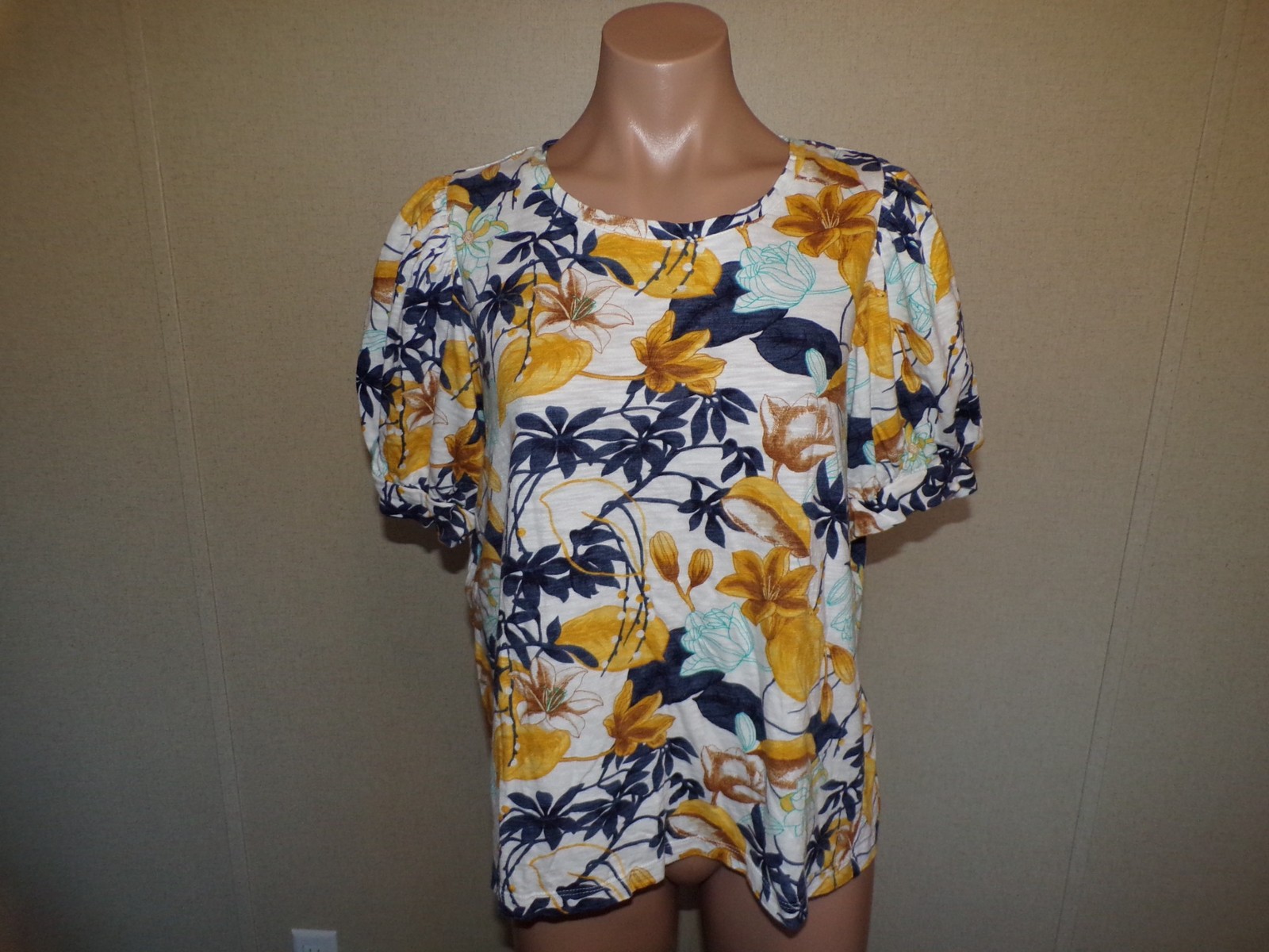 Chicos White Navy Blue Yellow Floral Top Size 3 XL Womens Puff Sleeve X-Large