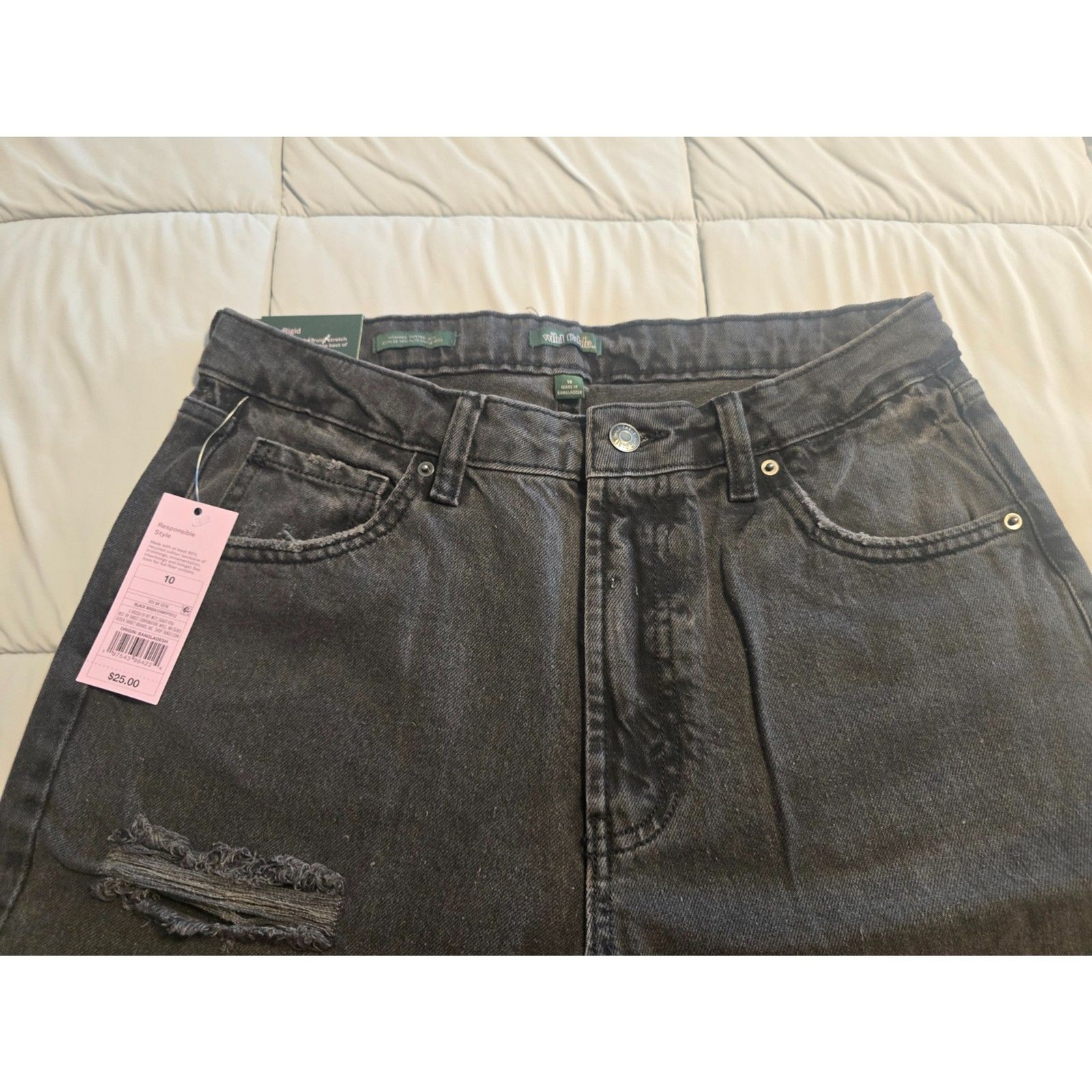 NWT Size 10 Wild Fable Womens High Rise Tapered Jean Black Distressed Easy Rigid