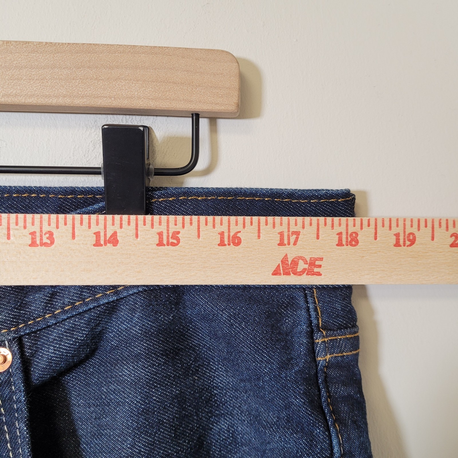 Levis 568 Loose Straight Jeans Mens 36×30 Medium Wash Blue Denim Pants EUC Baggy