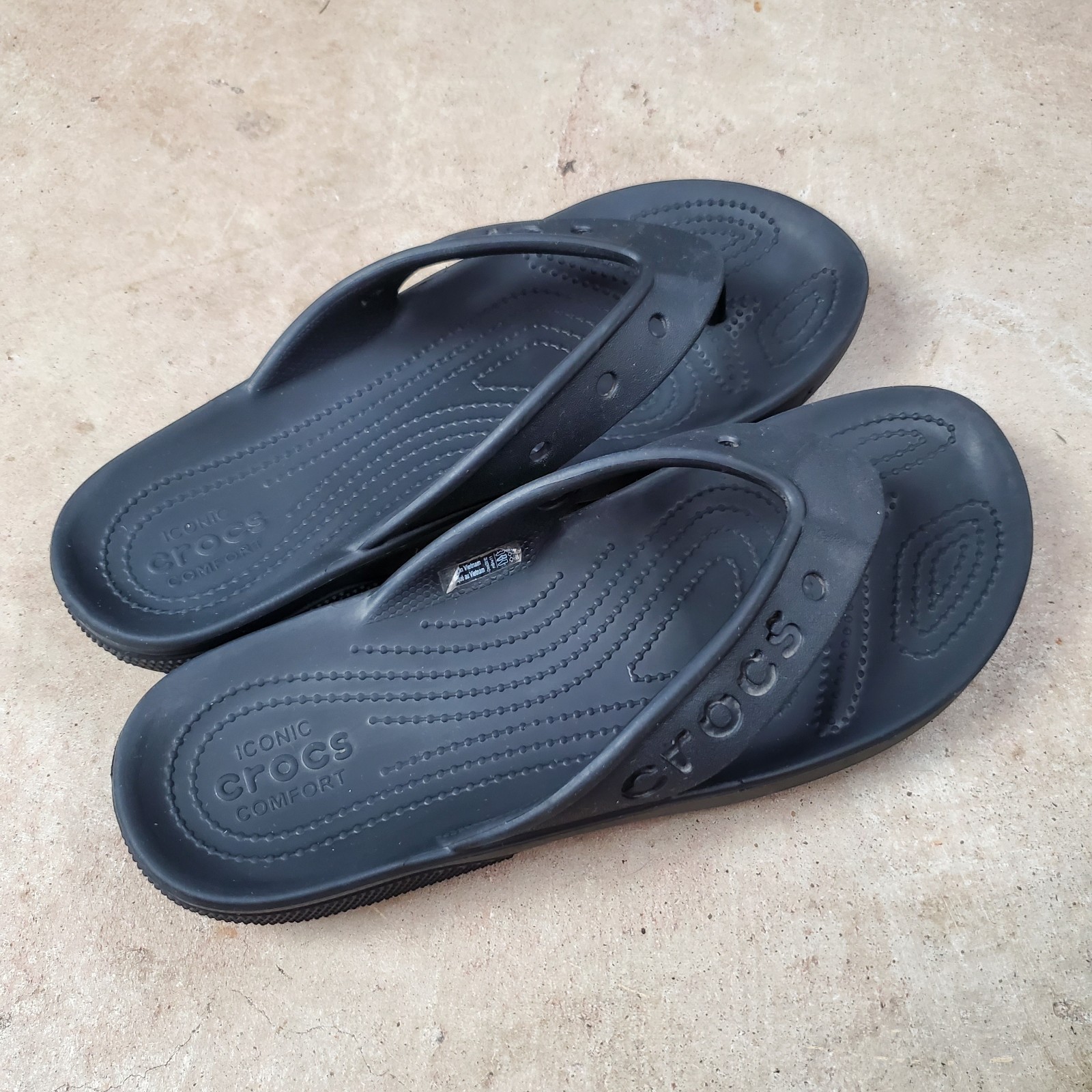 Crocs Baya II Flip Flops Men’s 9 Women’s 11 Black Sandals Slip On 208192