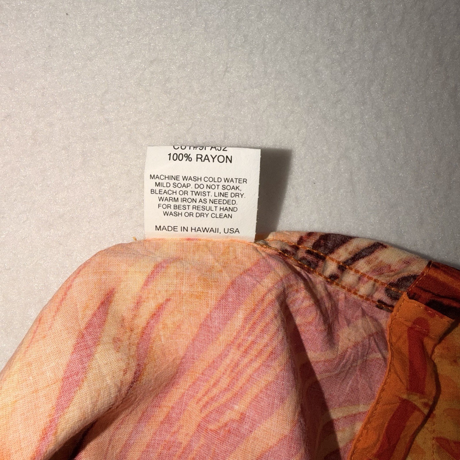 Vintage Jams World Hawaii Rayon Hawaiian Shirt Abstract Orange USA Mens M