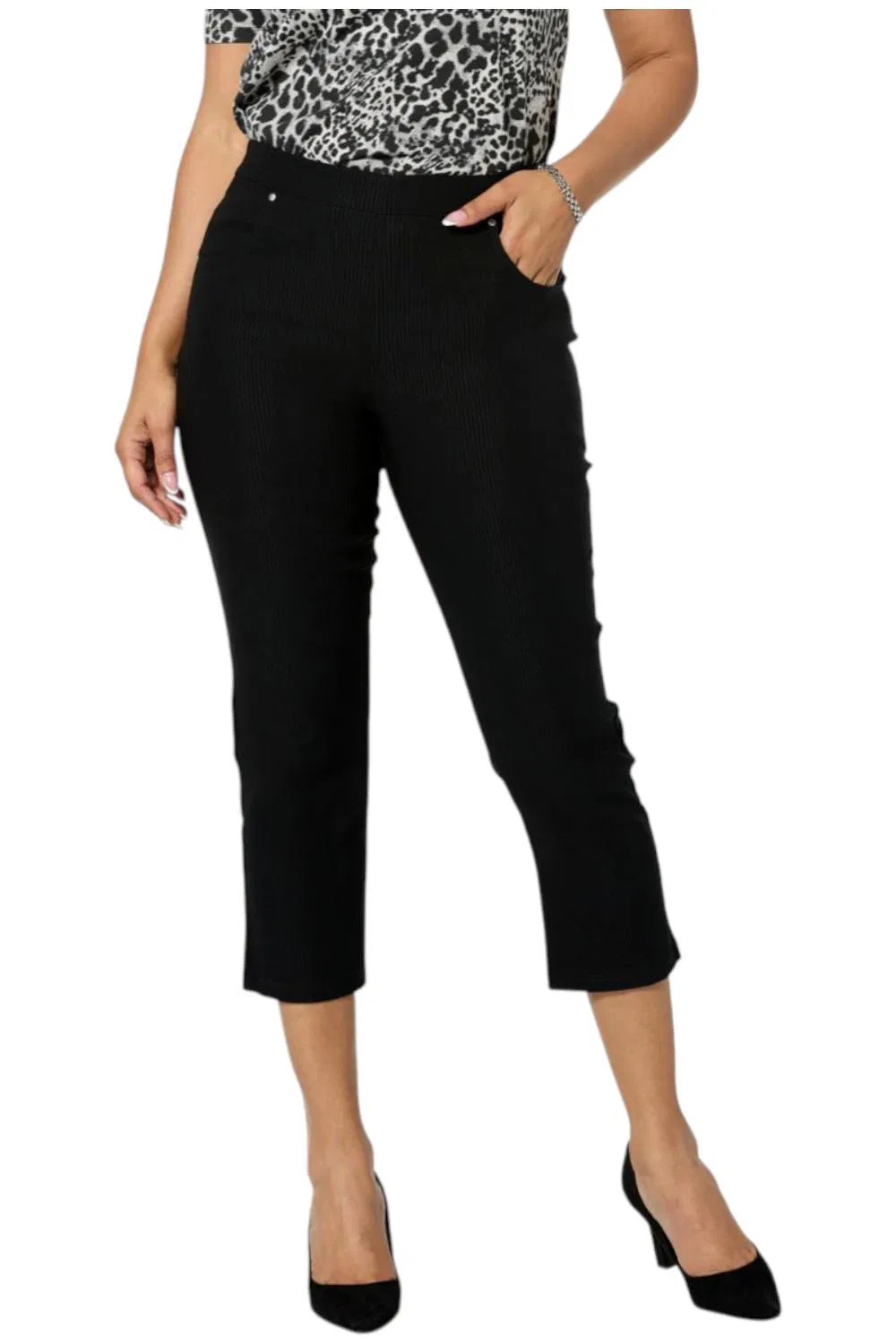 HUE Women’s Everyday Stretch Knit Pull-On Capri Pant Black