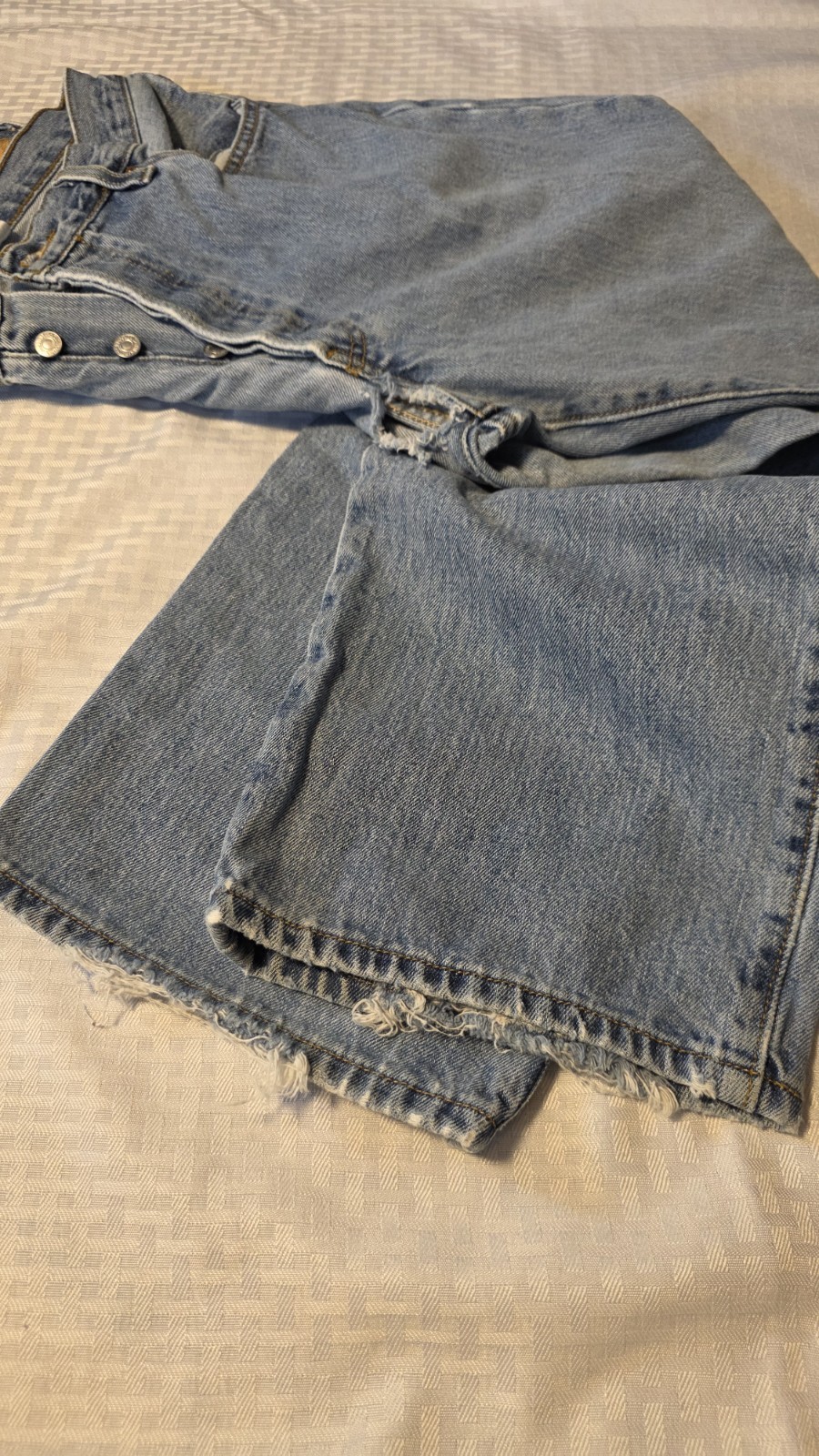 Levi’s Men’s Light Wash Blue Denim Straight Jeans 100% Cotton 5-Pocket Logo