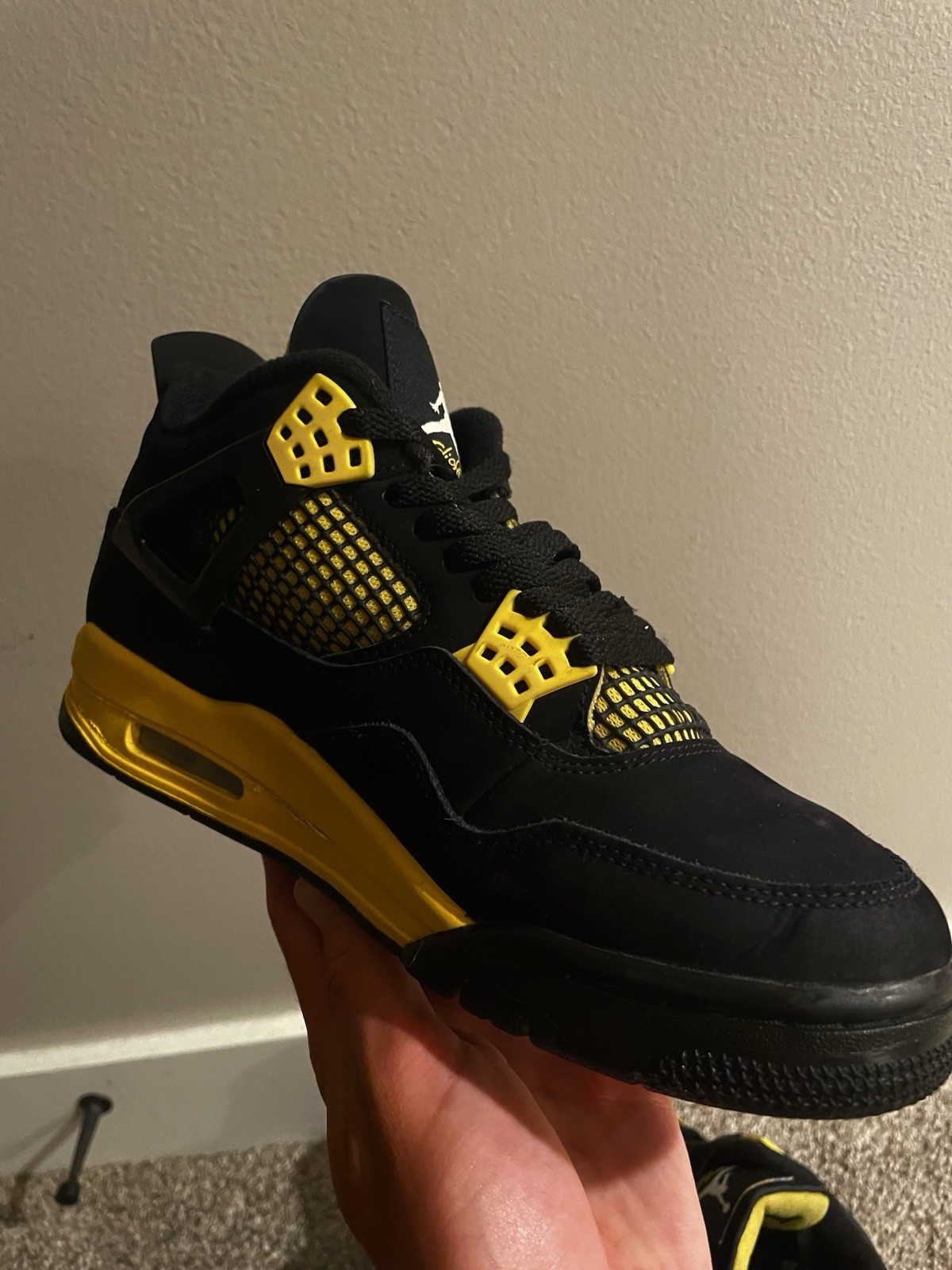 Size 8 – Jordan 4 Retro Mid Thunder