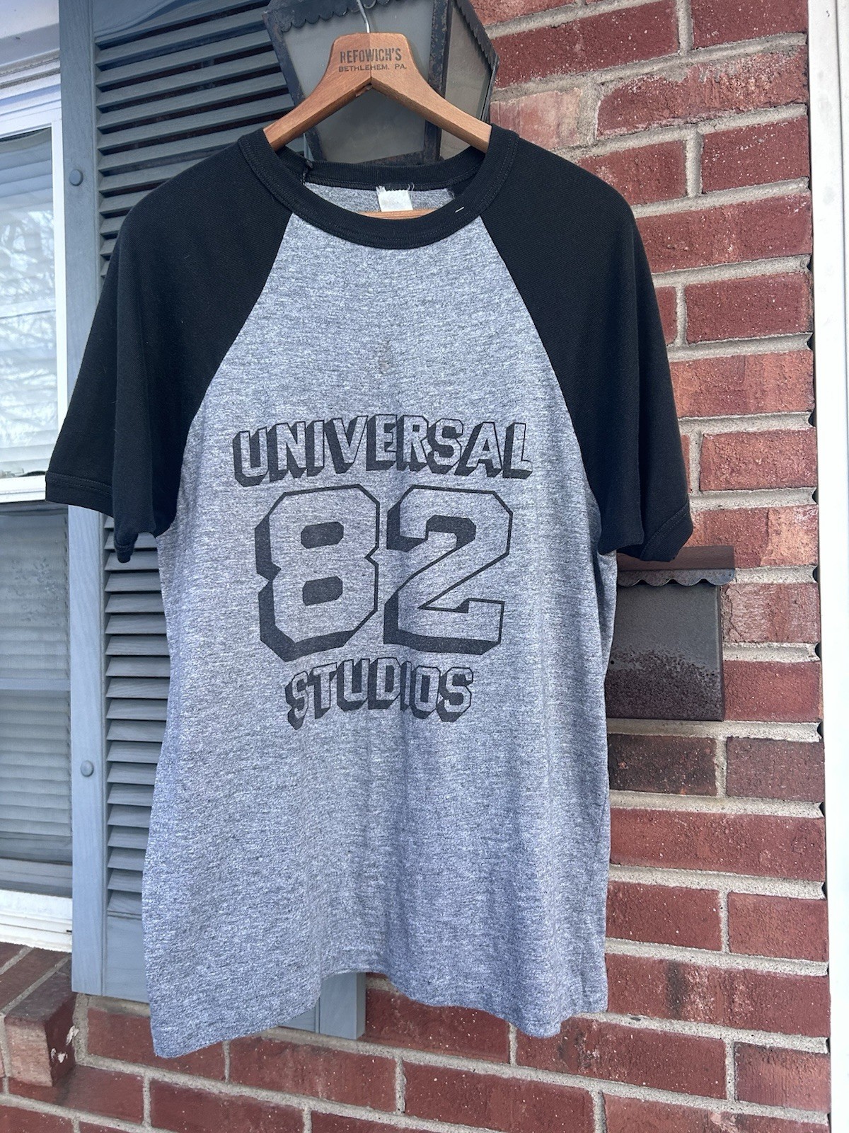 Vintage 1982 UNIVERSAL STUDIOS 80s Raglan SOFT THIN T Shirt L 20.5×27.5