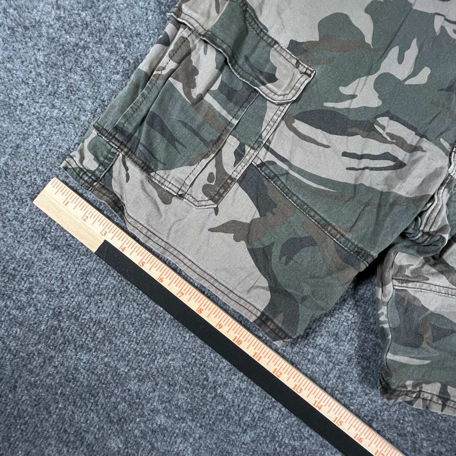 Wrangler Cargo Shorts Mens Size 40 Green Camo Relaxed Fit Stretch Outdoor Casual