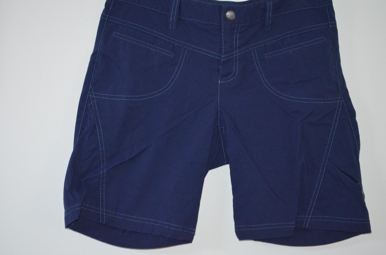 Athleta Blue 95% Nylon/5% Spandex Zip Pocket Bermuda Shorts Size 6