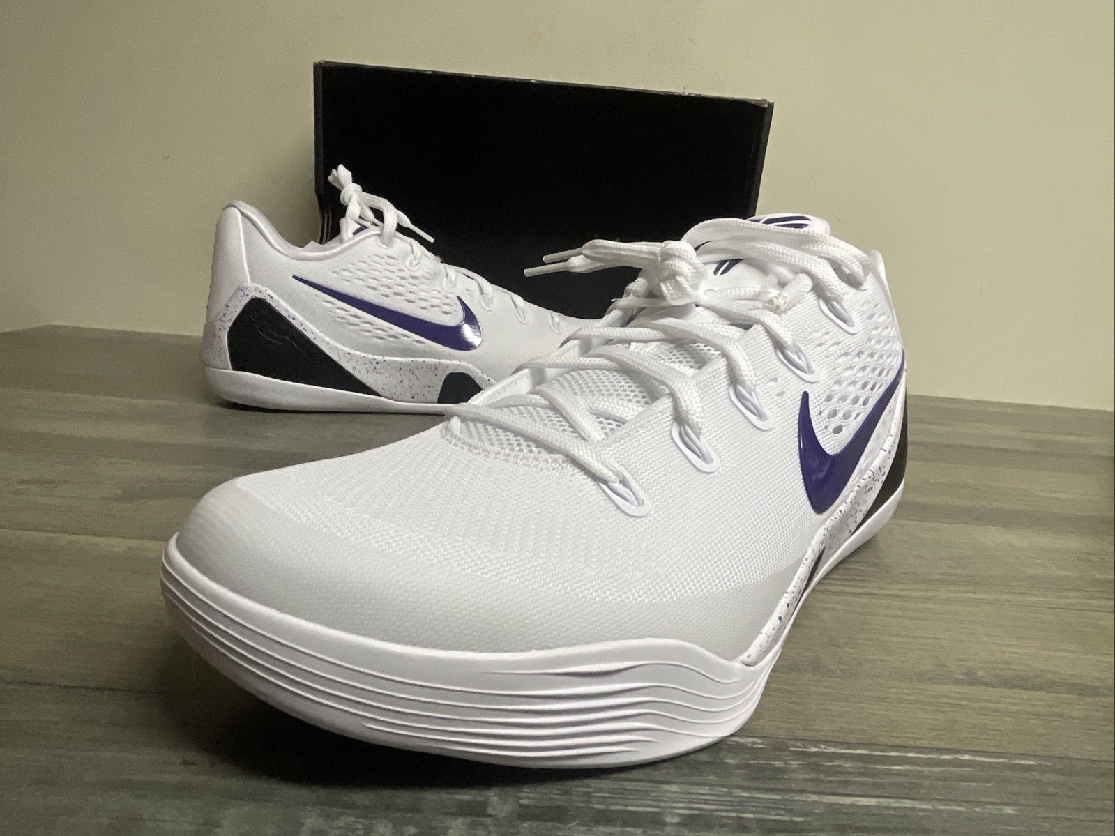 Nike Kobe 9 Elite Low EM Protro White Court Purple IH1401-100 Men’s Size 8 NEW