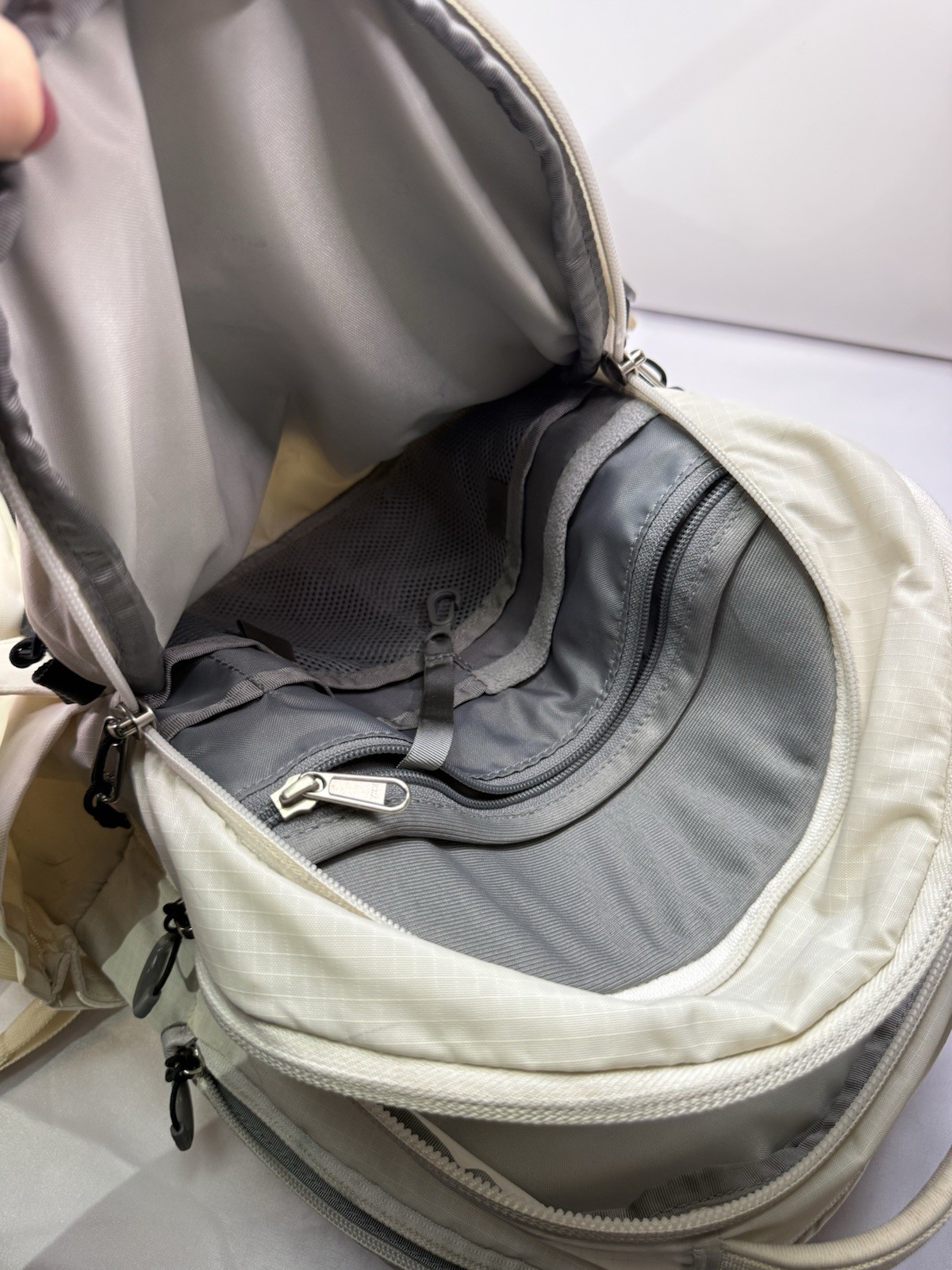THE NORTH FACE Recon Large School Pack Backpack, Gardenia White