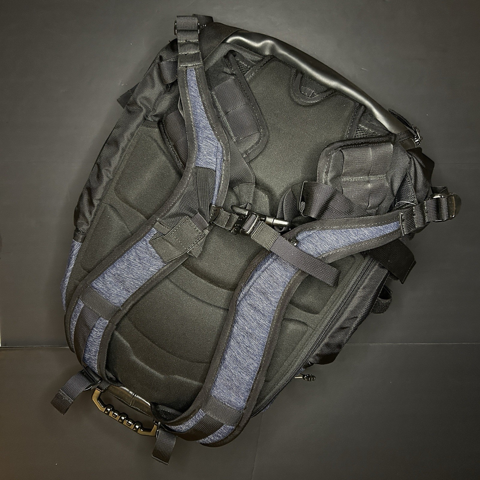 GENUINE Oakley Kitchen Sink TACTICAL Backpack UNIQUE Stealthblack RARE Blue EUC