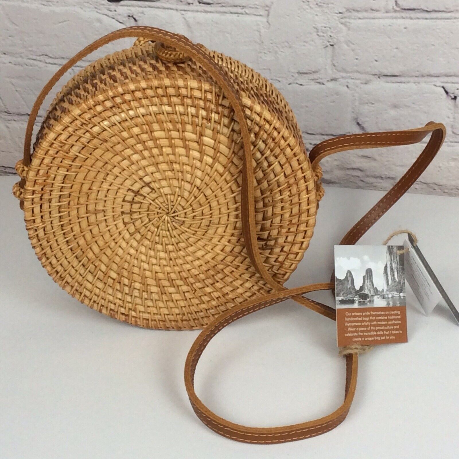 Handmade Rattan Round Crossbody Bag Canning Front Leather Strap Hasp Bow Closure
